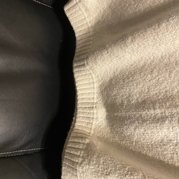 Tommy Bahama cablenit & roll collar cream sweater. - Picture 3 of 9